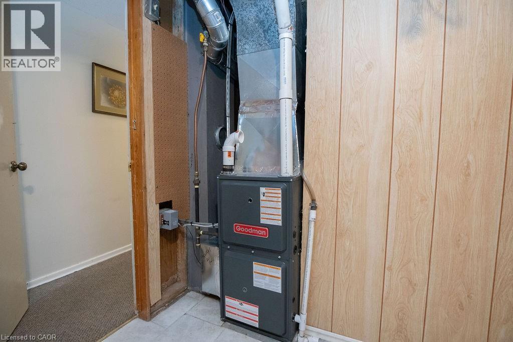 138 Victor Boulevard, Hamilton, ON - Indoor Photo Showing Basement