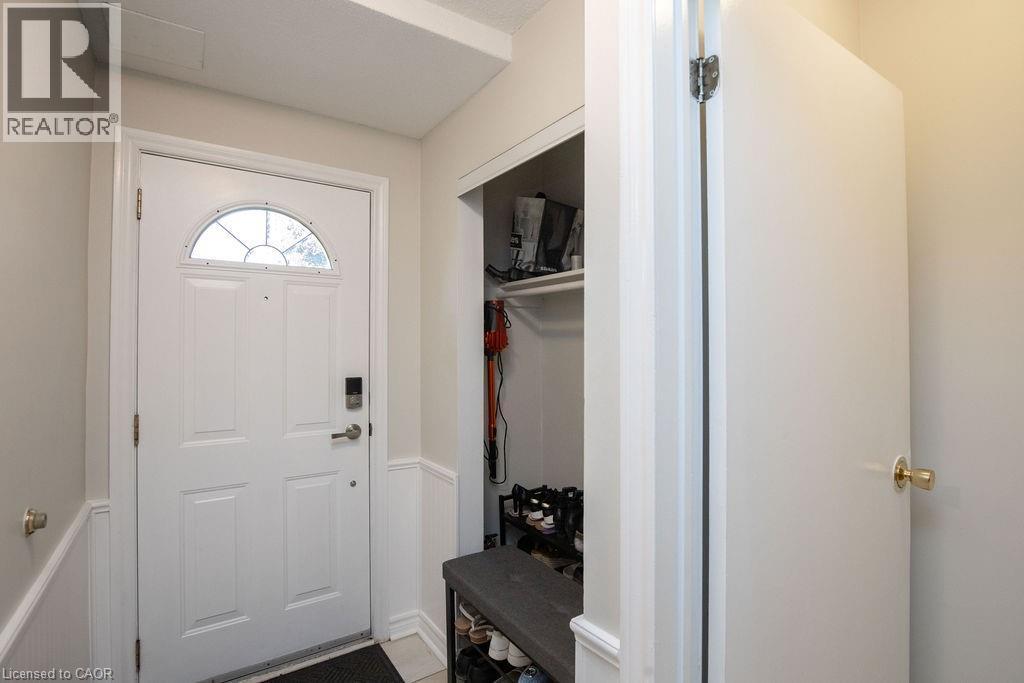 138 Victor Boulevard, Hamilton, ON - Indoor Photo Showing Other Room
