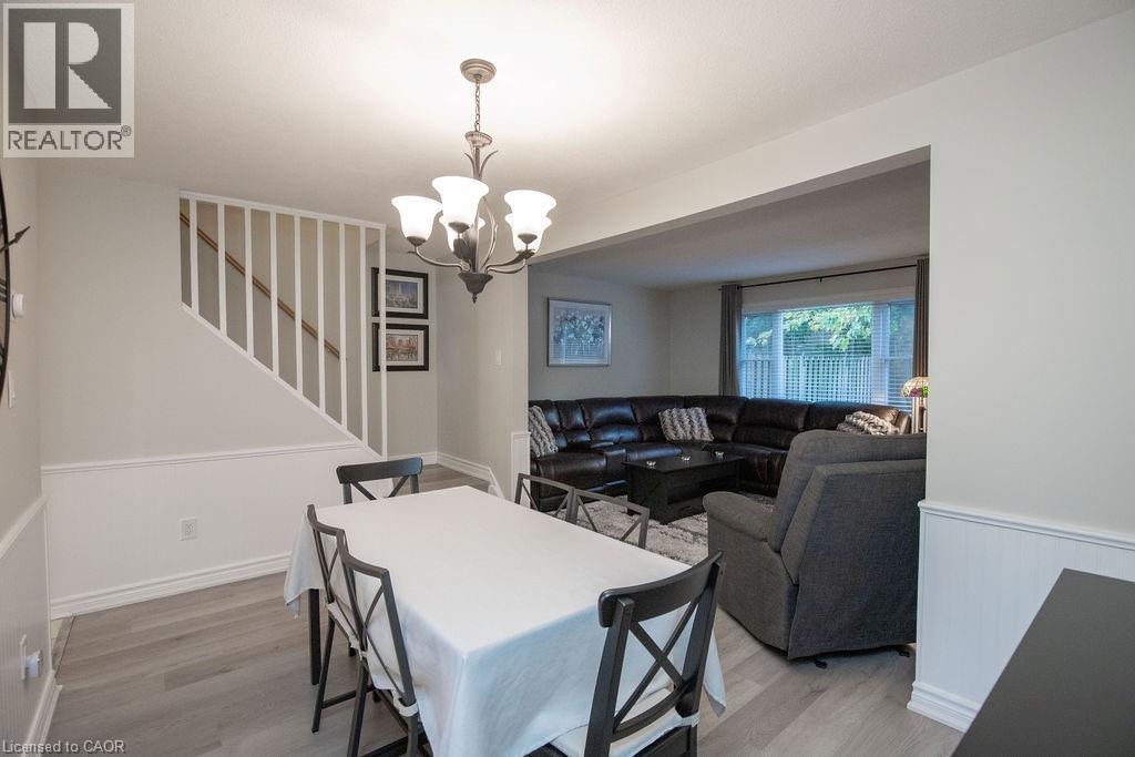 138 Victor Boulevard, Hamilton, ON - Indoor Photo Showing Dining Room