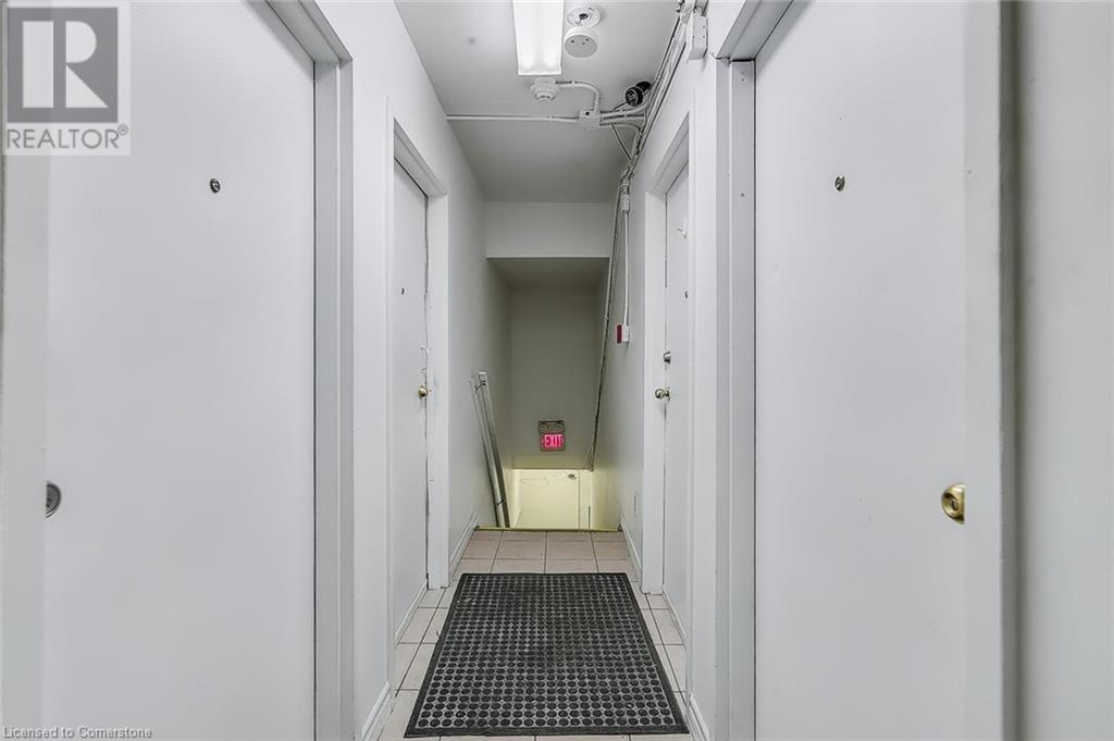 Corridor with light tile patterned floors - 897 Barton Street E, Hamilton, ON - Indoor Photo Showing Other Room