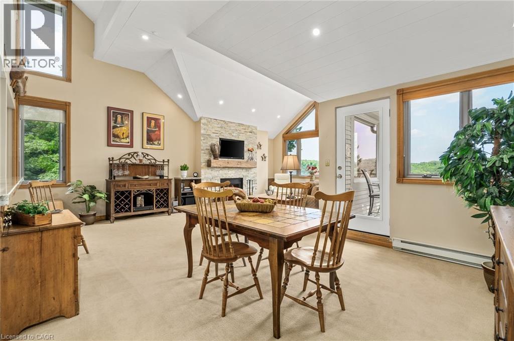 131 Grandview Hilltop Drive Unit# 1, Huntsville, ON - Indoor Photo Showing Dining Room