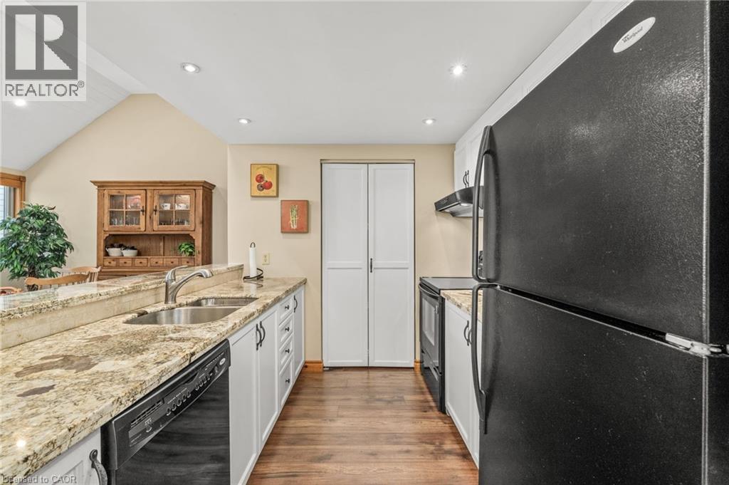 131 Grandview Hilltop Drive Unit# 1, Huntsville, ON - Indoor Photo Showing Kitchen With Double Sink