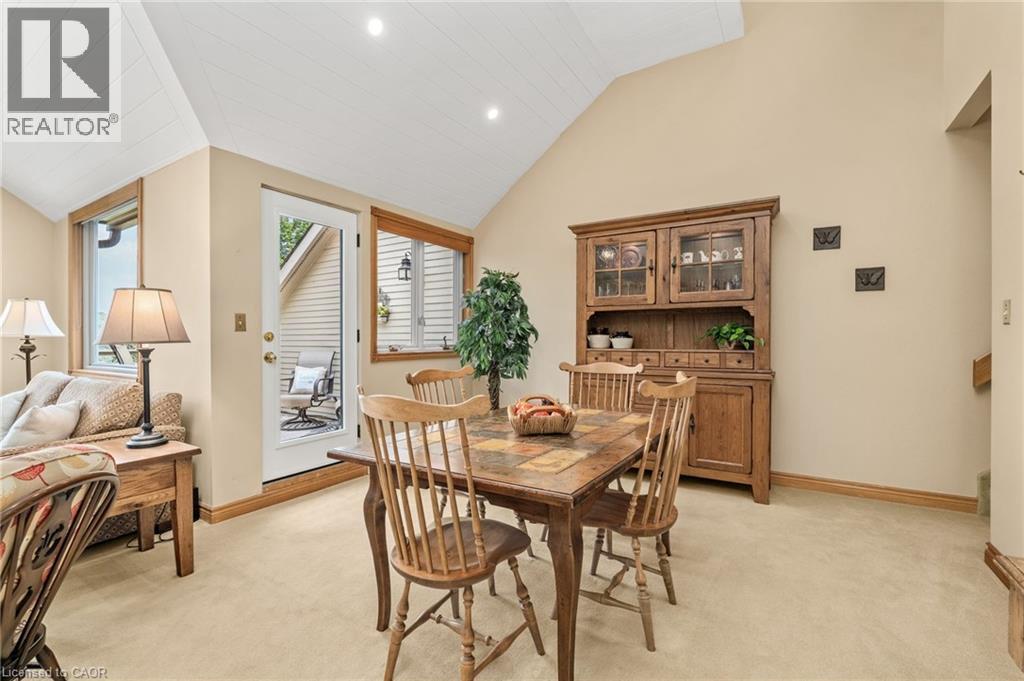 131 Grandview Hilltop Drive Unit# 1, Huntsville, ON - Indoor Photo Showing Dining Room