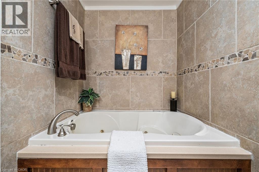 131 Grandview Hilltop Drive Unit# 1, Huntsville, ON - Indoor Photo Showing Bathroom