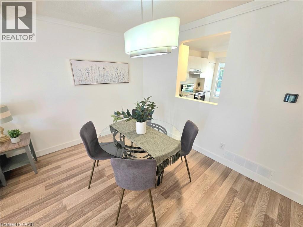 26 Poplar Drive Unit# 5, Cambridge, ON - Indoor Photo Showing Dining Room