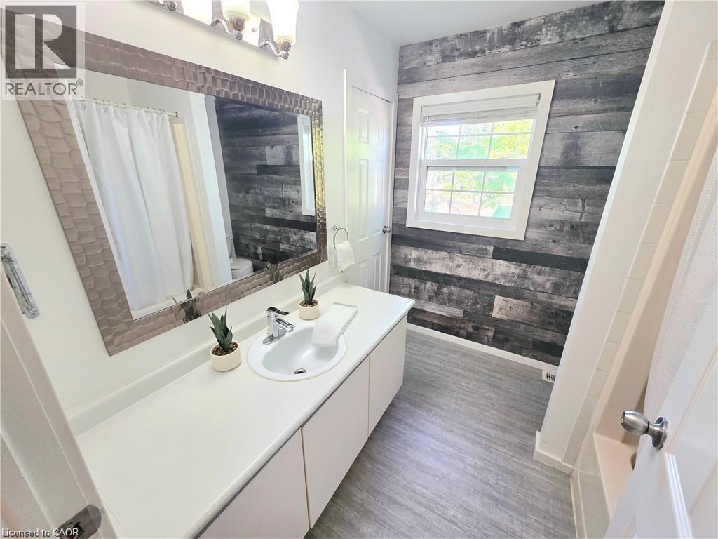 26 Poplar Drive Unit# 5, Cambridge, ON - Indoor Photo Showing Bathroom