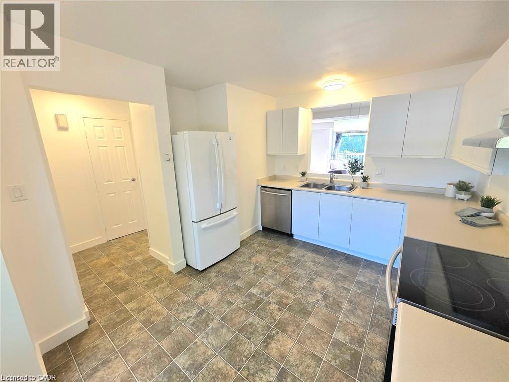 26 Poplar Drive Unit# 5, Cambridge, ON - Indoor Photo Showing Kitchen With Double Sink