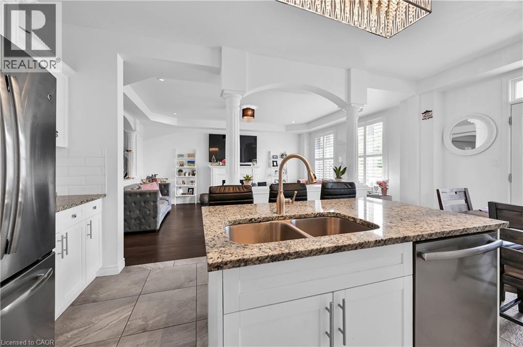 130 Chartwell Circle, Hamilton, ON - Indoor Photo Showing Kitchen With Double Sink With Upgraded Kitchen