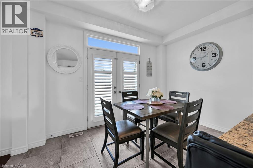 130 Chartwell Circle, Hamilton, ON - Indoor Photo Showing Dining Room