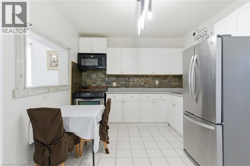 97 Francis Street, Hamilton, ON - Indoor Photo Showing Kitchen
