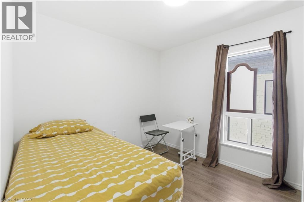 97 Francis Street, Hamilton, ON - Indoor Photo Showing Bedroom