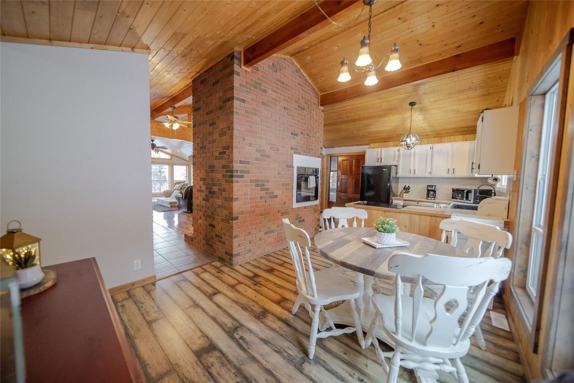 8796 Colony Road, Wardner, BC - Indoor Photo Showing Dining Room