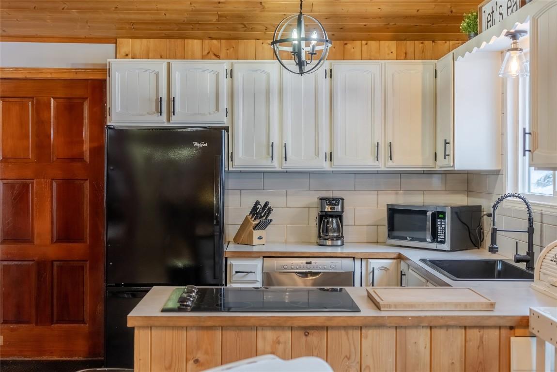 8796 Colony Road, Wardner, BC - Indoor Photo Showing Kitchen