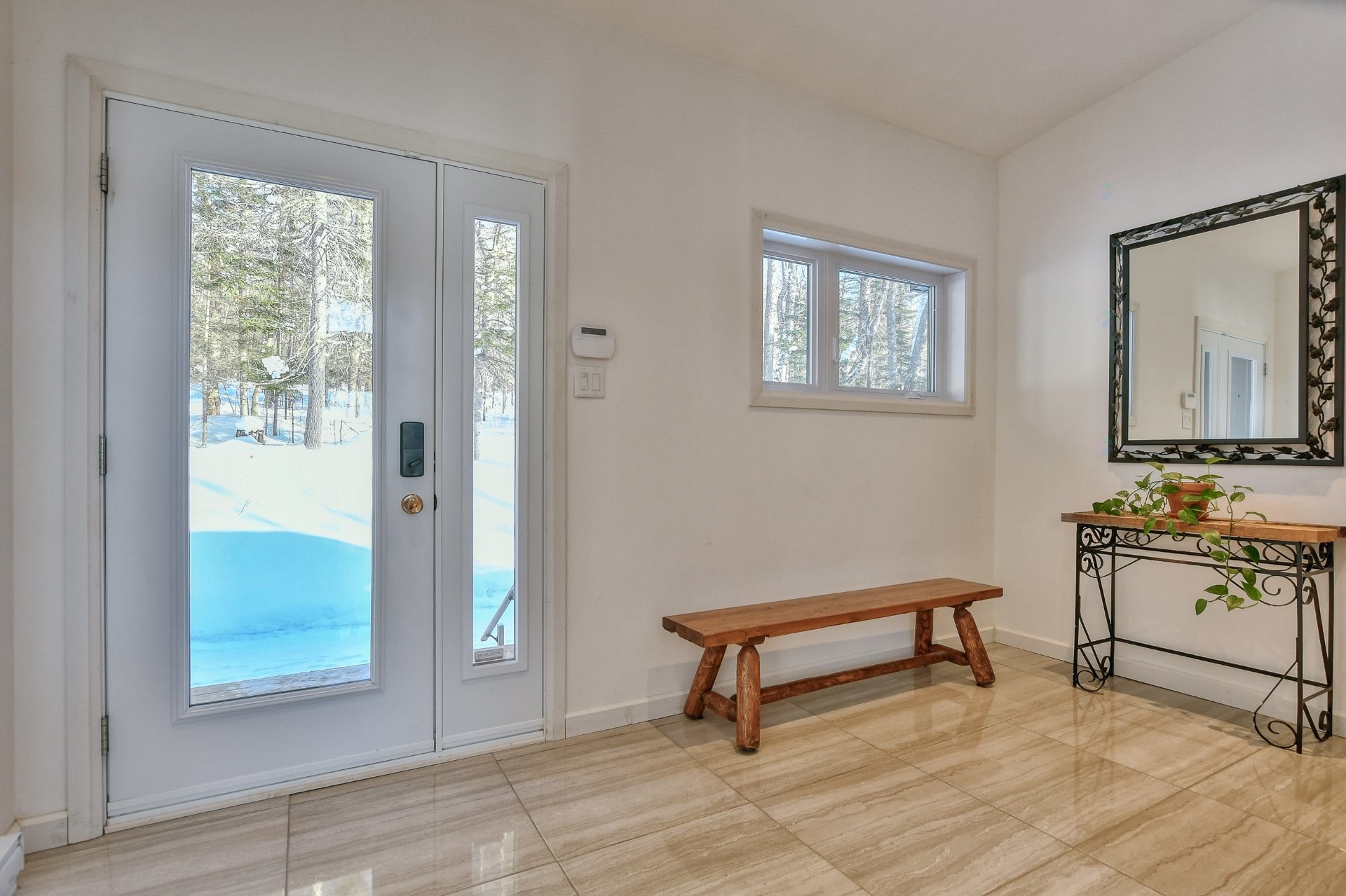 Hall d'entrée/Vestibule - 479 Ch. Du Lac-Des-Cornes, Chute-Saint-Philippe, QC - Indoor Photo Showing Other Room