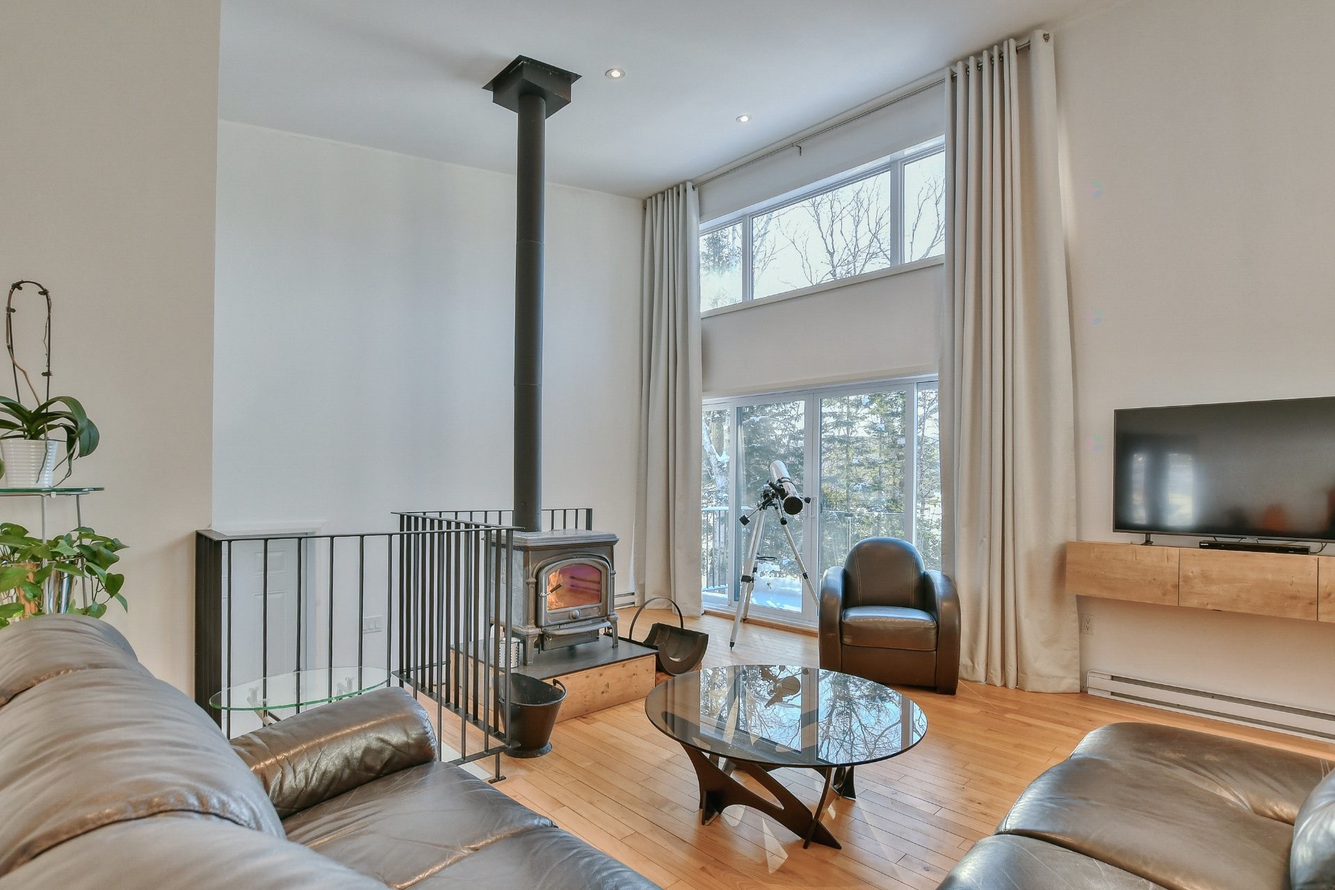 Salon - 479 Ch. Du Lac-Des-Cornes, Chute-Saint-Philippe, QC - Indoor Photo Showing Living Room