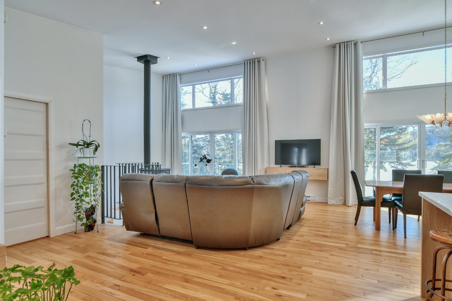 Salon - 479 Ch. Du Lac-Des-Cornes, Chute-Saint-Philippe, QC - Indoor
