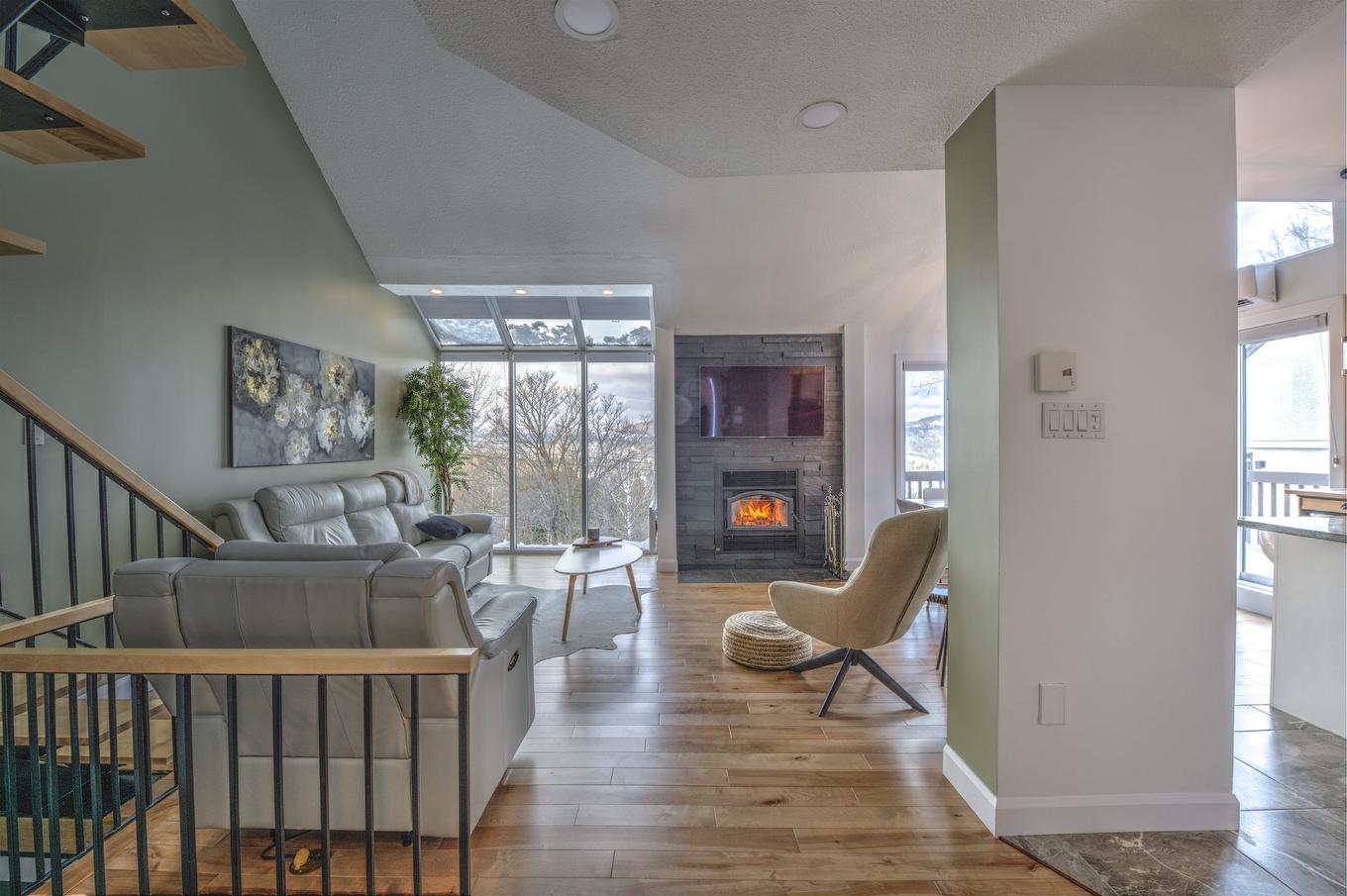 Overall view - 1921 Rue Du Skieur, Sainte-Adèle, QC - Indoor Photo Showing Living Room With Fireplace