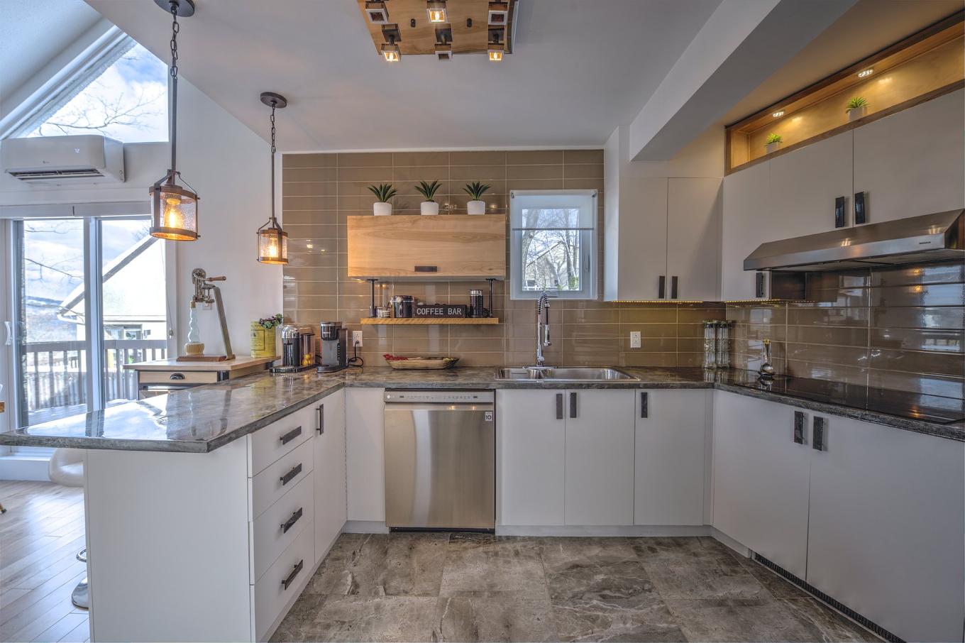 Kitchen - 1921 Rue Du Skieur, Sainte-Adèle, QC - Indoor Photo Showing Kitchen With Double Sink