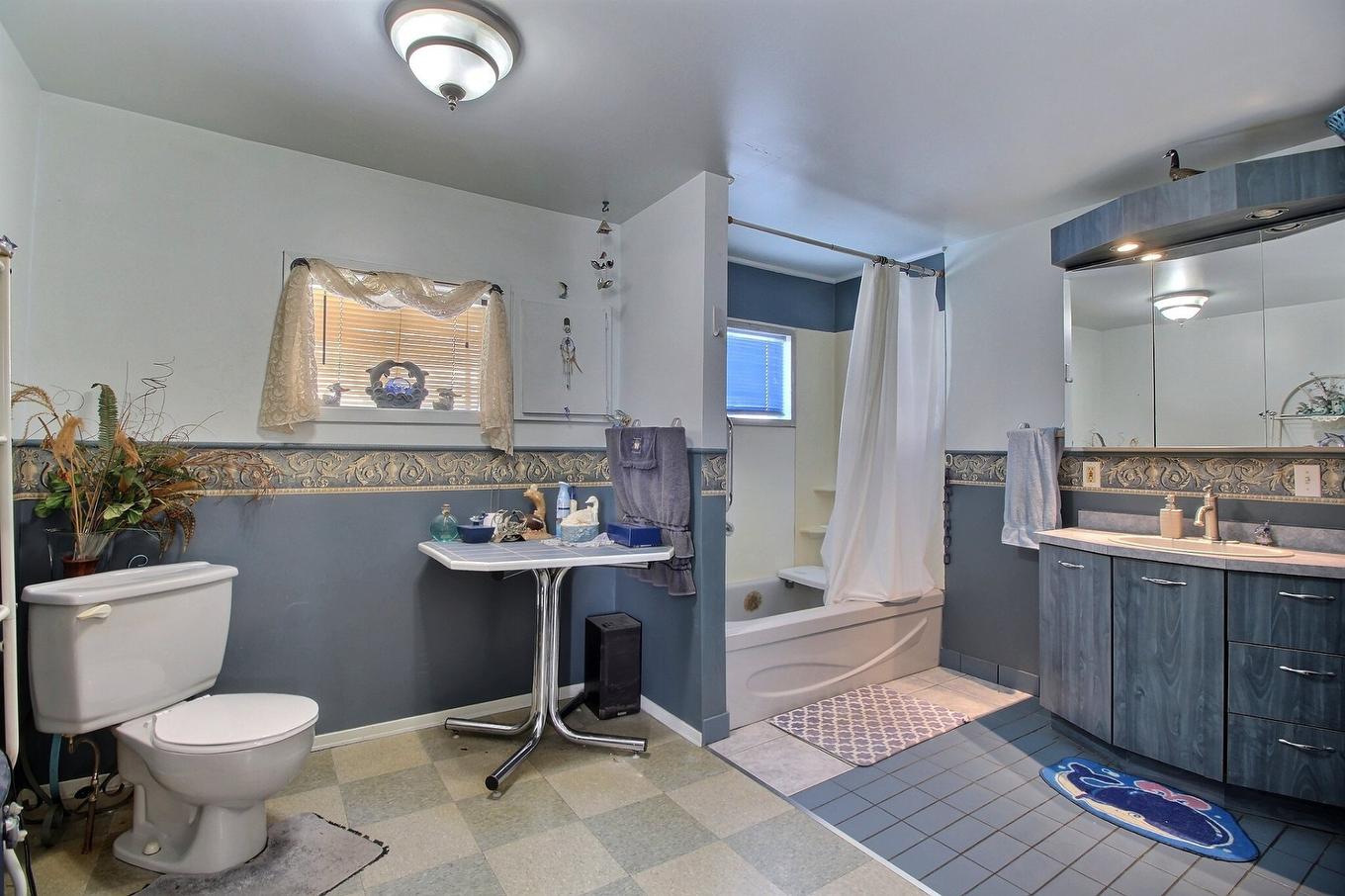 Bathroom - 348 Rue Gareau, Val-D'Or, QC - Indoor Photo Showing Bathroom