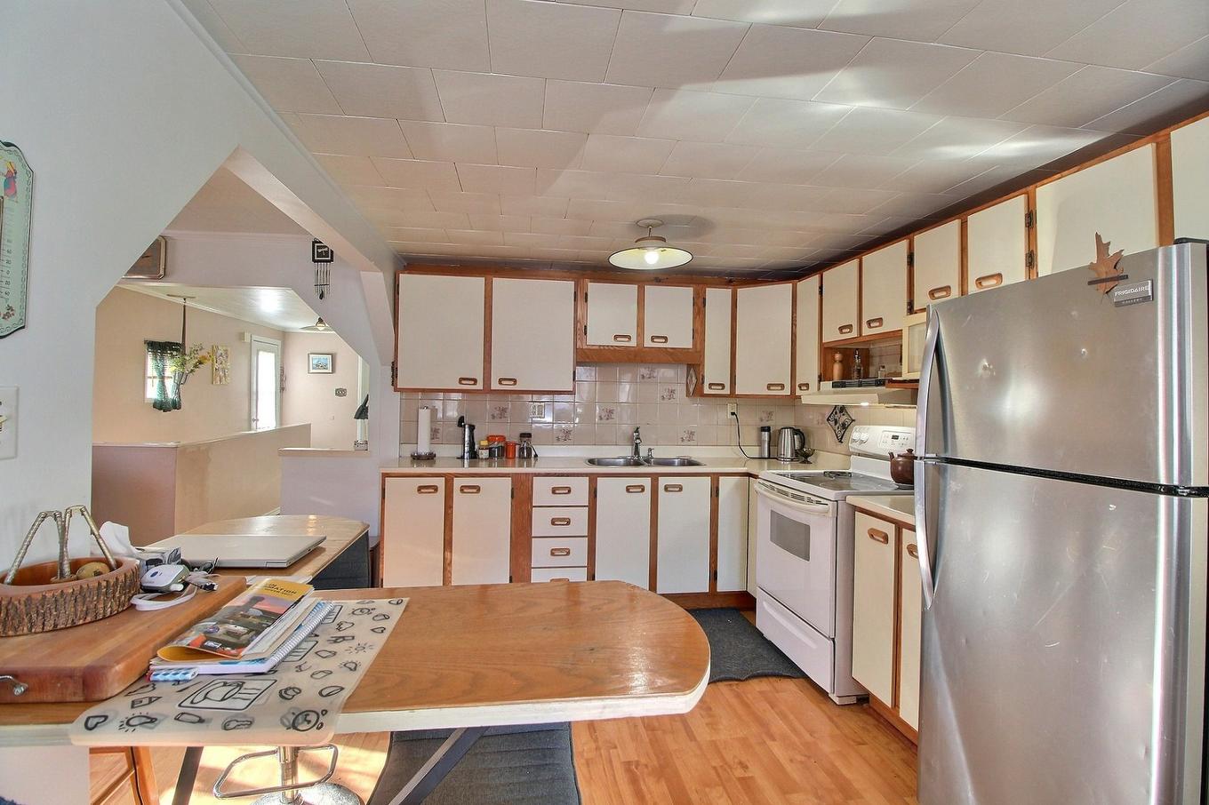 Kitchen - 348 Rue Gareau, Val-D'Or, QC - Indoor Photo Showing Kitchen With Double Sink