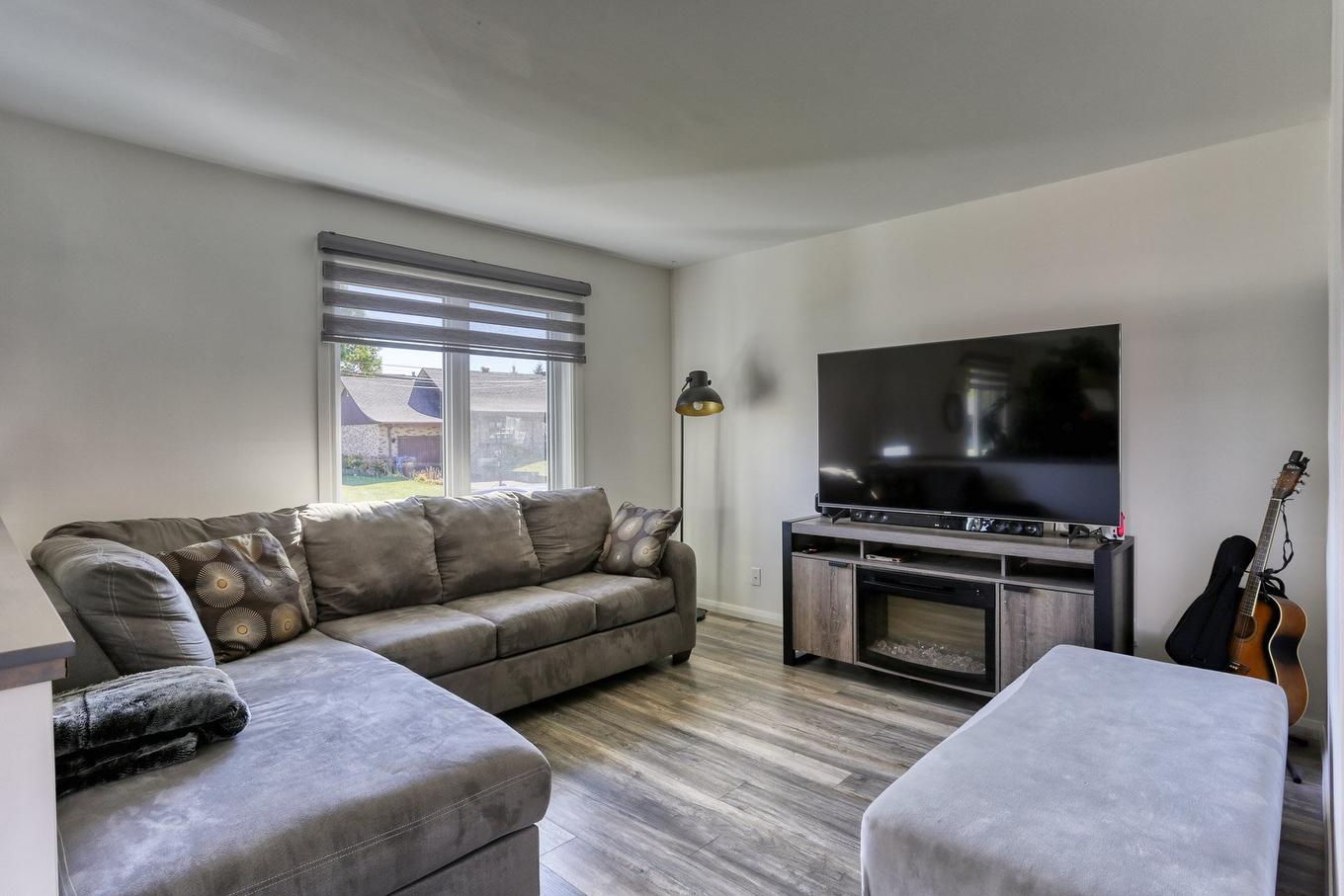 Salon - 641 207E Avenue, Shawinigan, QC - Indoor Photo Showing Living Room
