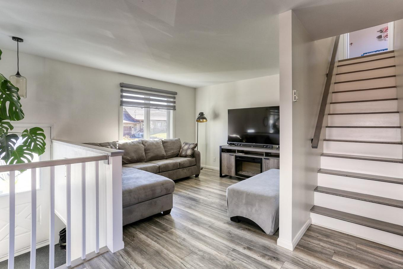 Salon - 641 207E Avenue, Shawinigan, QC - Indoor