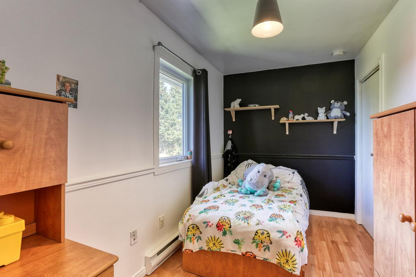 Chambre à coucher - 641 207E Avenue, Shawinigan, QC - Indoor Photo Showing Bedroom