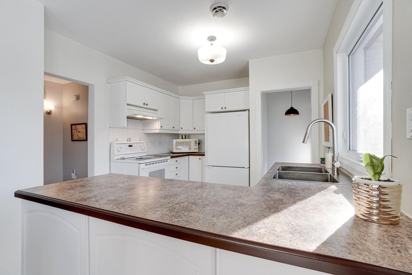 Kitchen - 440 Rue Kugler, Laval (Duvernay), QC - Indoor Photo Showing Kitchen With Double Sink
