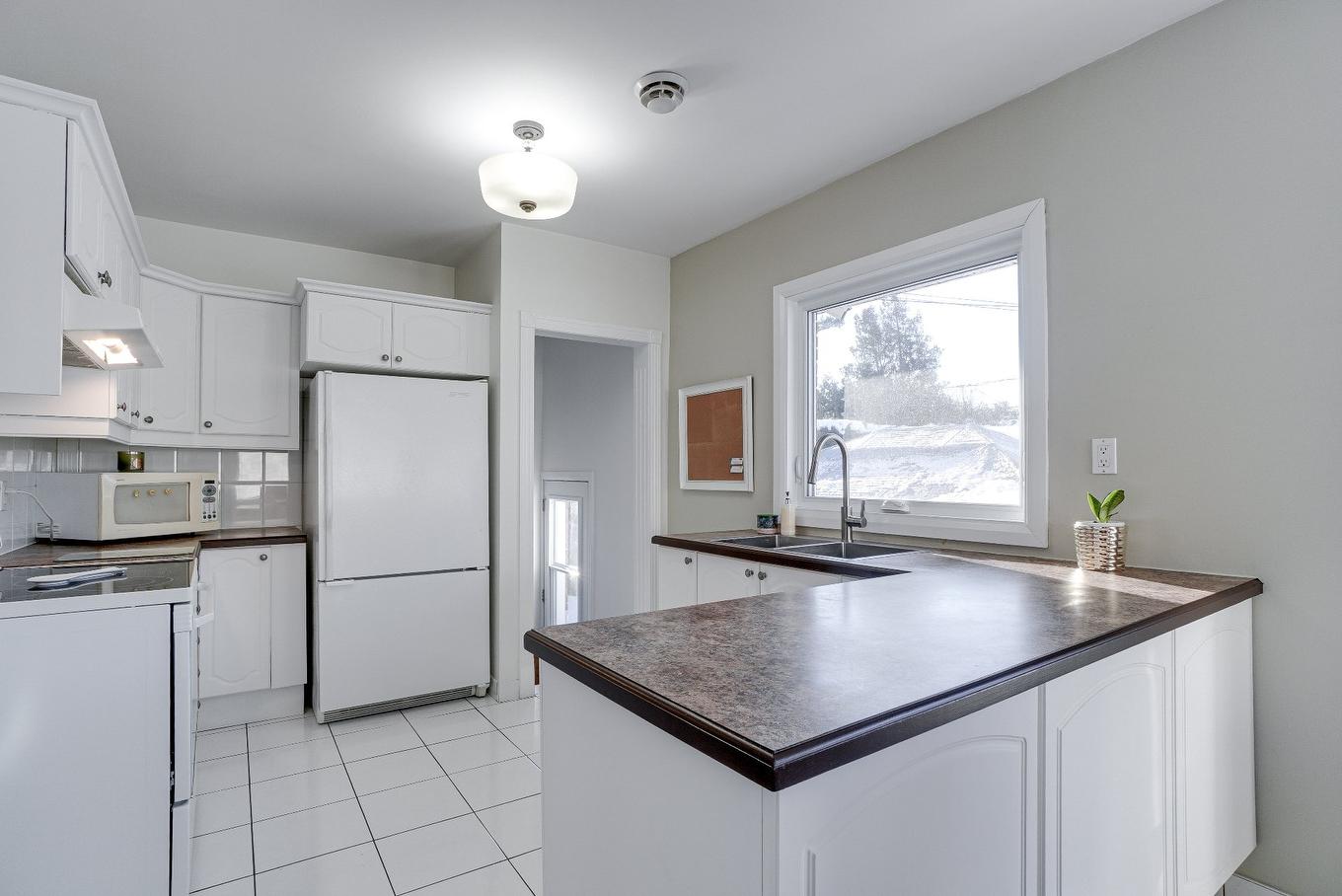 Kitchen - 440 Rue Kugler, Laval (Duvernay), QC - Indoor Photo Showing Kitchen