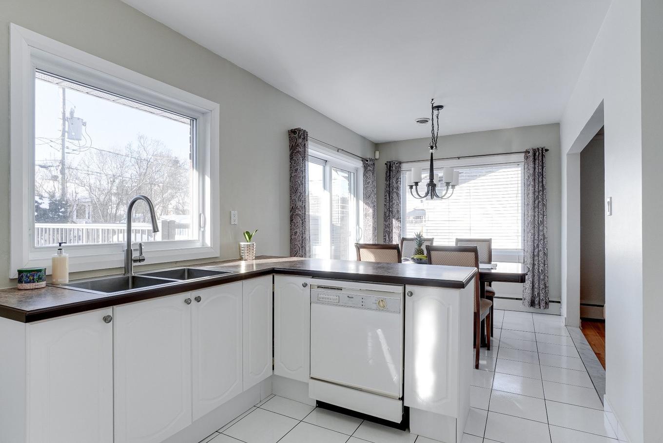 Kitchen - 440 Rue Kugler, Laval (Duvernay), QC - Indoor Photo Showing Kitchen With Double Sink