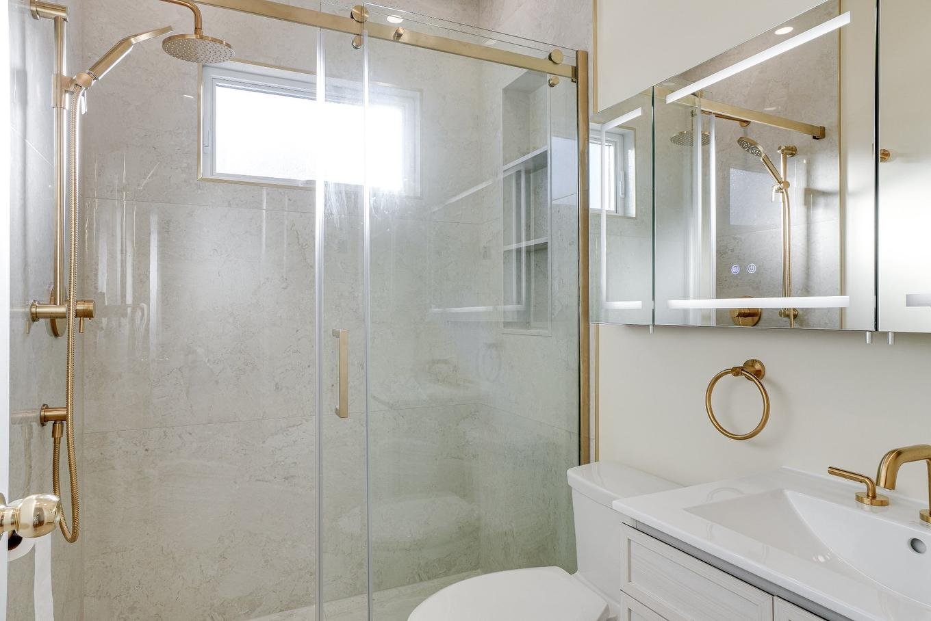 Bathroom - 440 Rue Kugler, Laval (Duvernay), QC - Indoor Photo Showing Bathroom