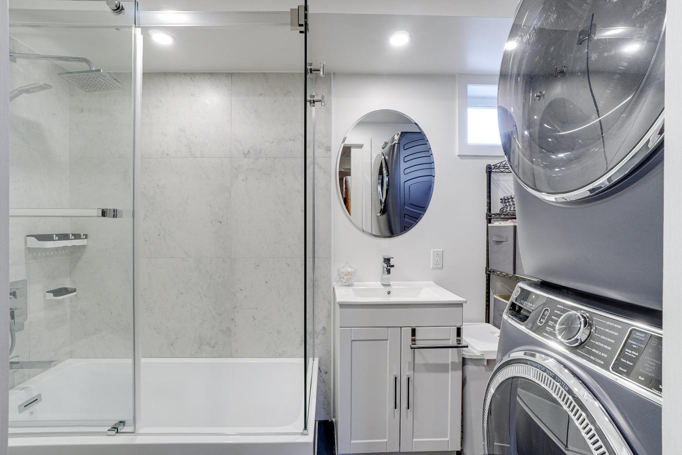 Bathroom - 440 Rue Kugler, Laval (Duvernay), QC - Indoor Photo Showing Laundry Room