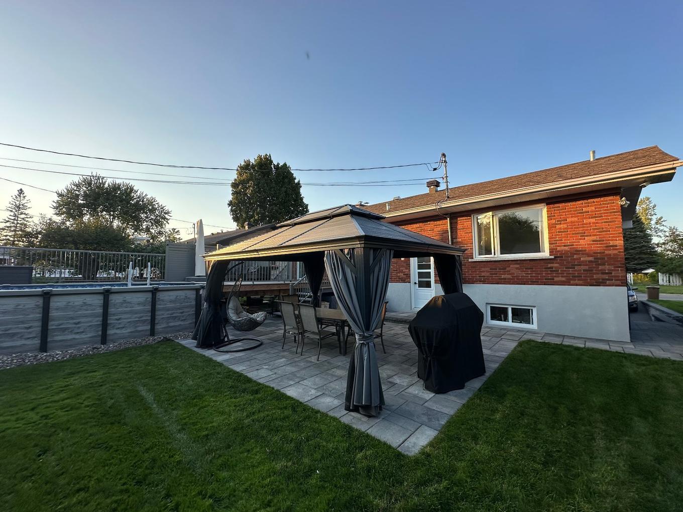 Pool - 440 Rue Kugler, Laval (Duvernay), QC - Outdoor