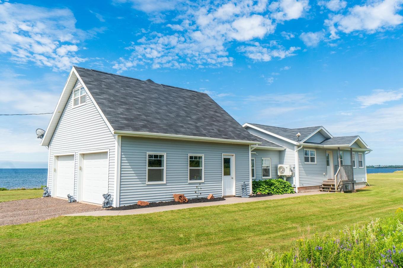 18 Shore Rd E, Hampton, PE