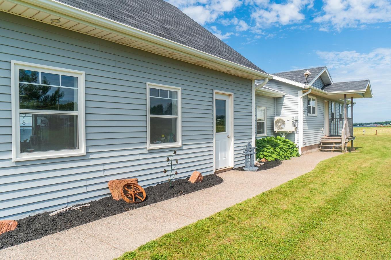 18 Shore Rd E, Hampton, PE