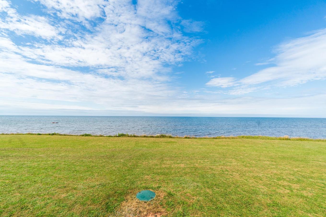 18 Shore Rd E, Hampton, PE