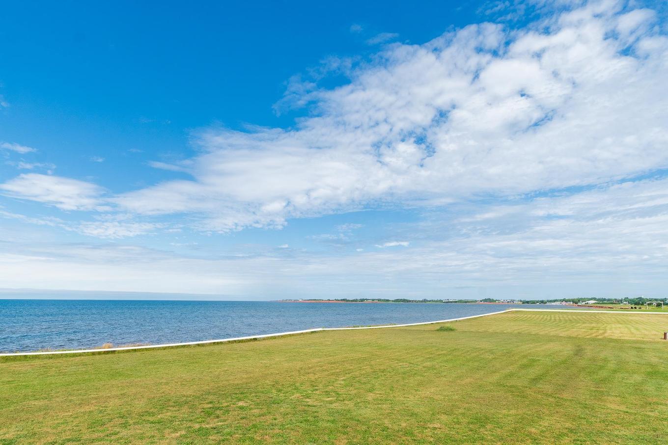 18 Shore Rd E, Hampton, PE