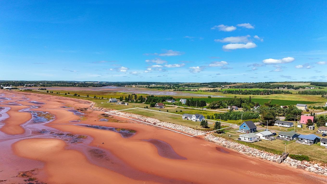 18 Shore Rd E, Hampton, PE