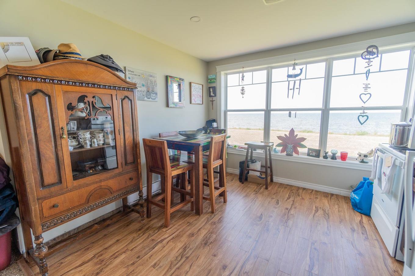 18 Shore Rd E, Hampton, PE