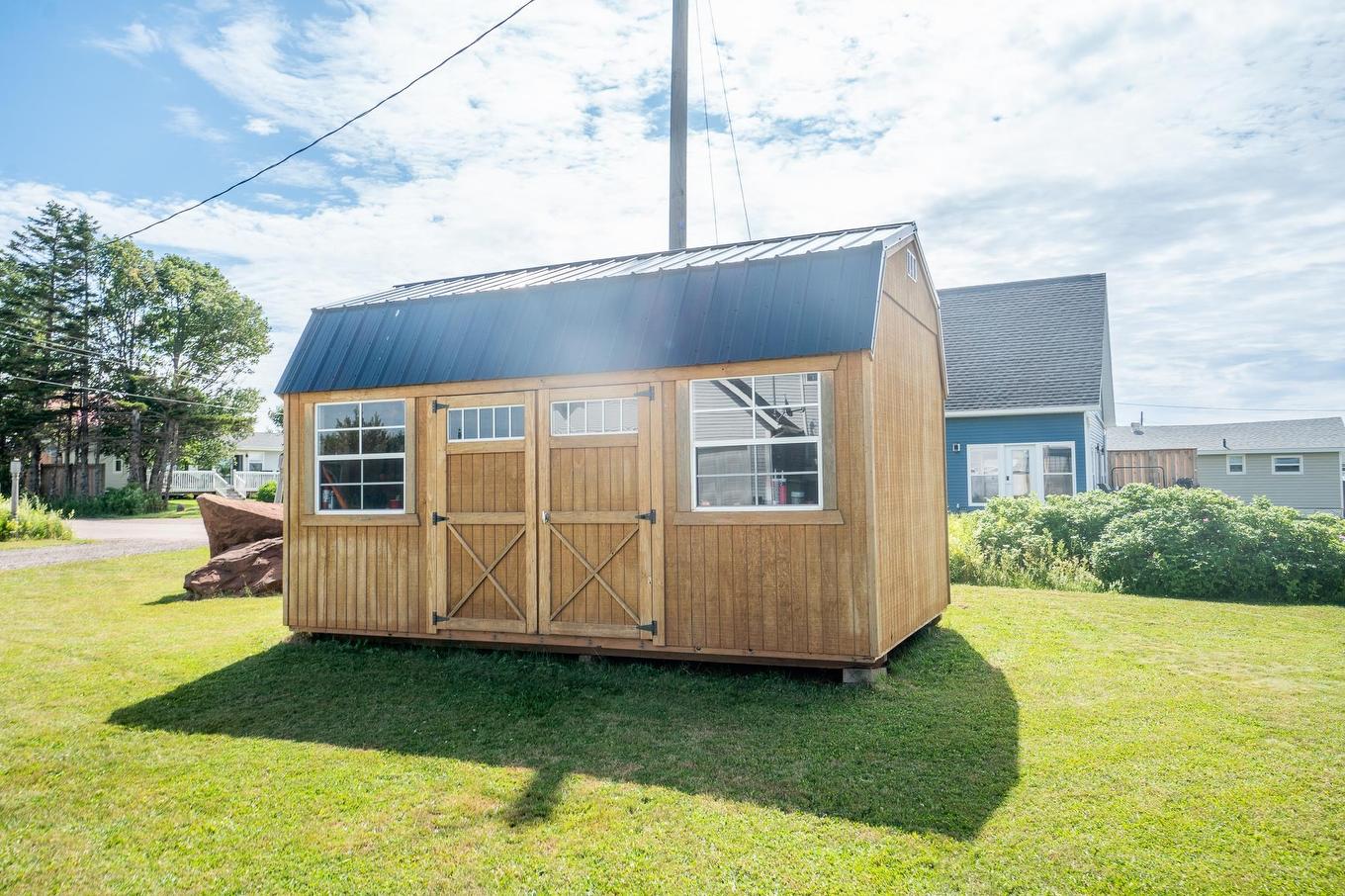 18 Shore Rd E, Hampton, PE