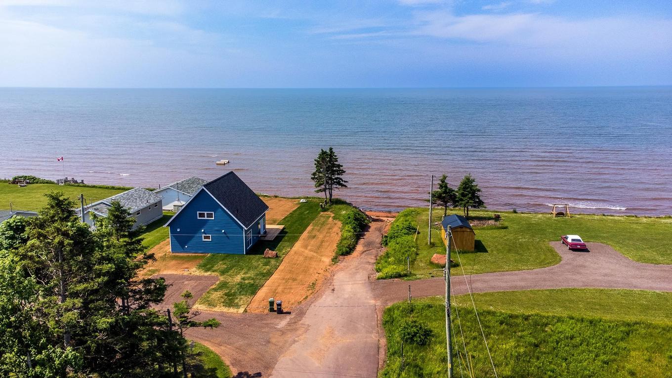 18 Shore Rd E, Hampton, PE