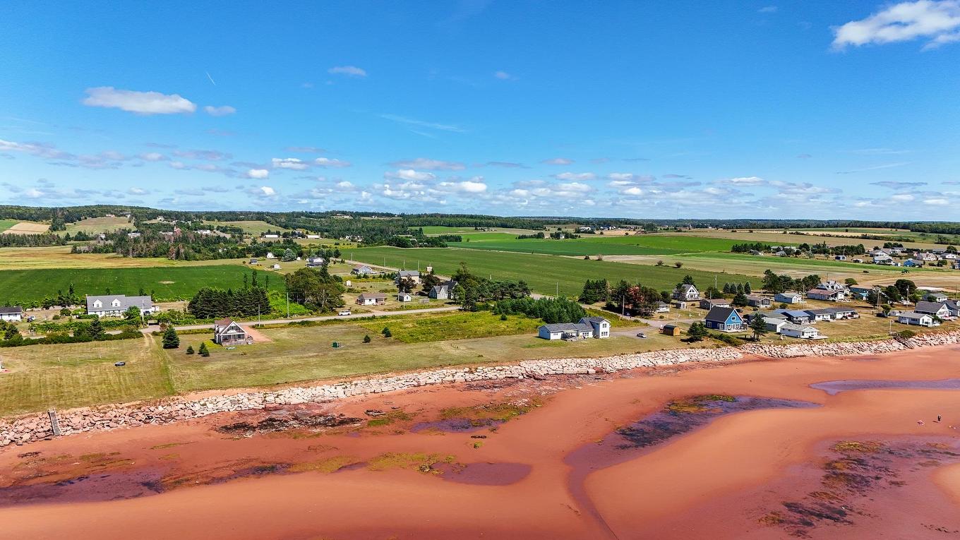 18 Shore Rd E, Hampton, PE