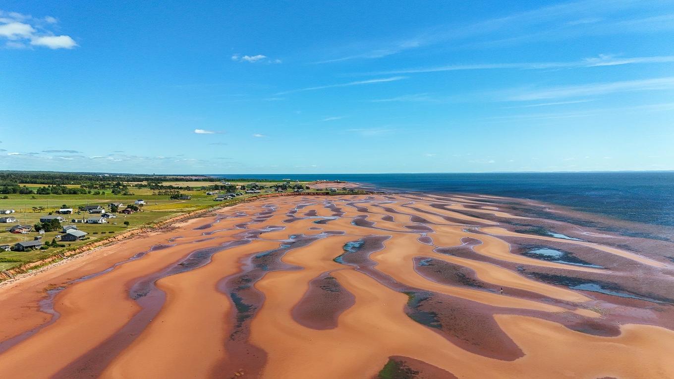 18 Shore Rd E, Hampton, PE