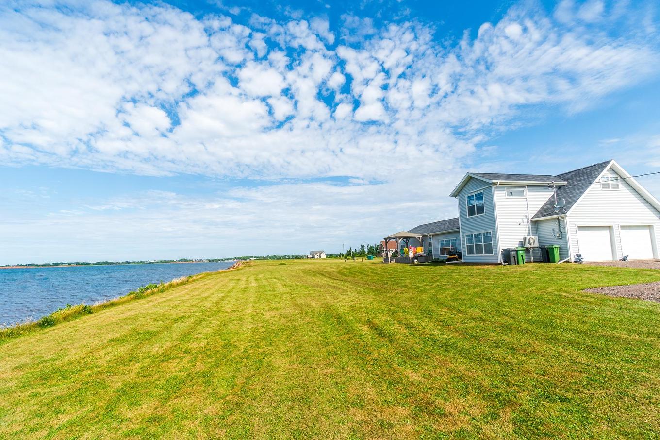 18 Shore Rd E, Hampton, PE