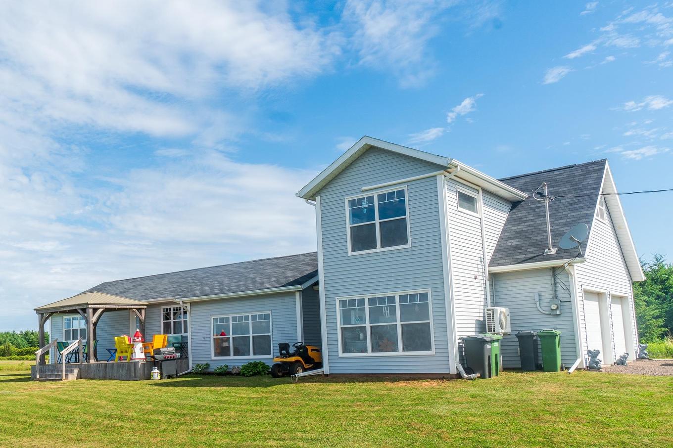 18 Shore Rd E, Hampton, PE