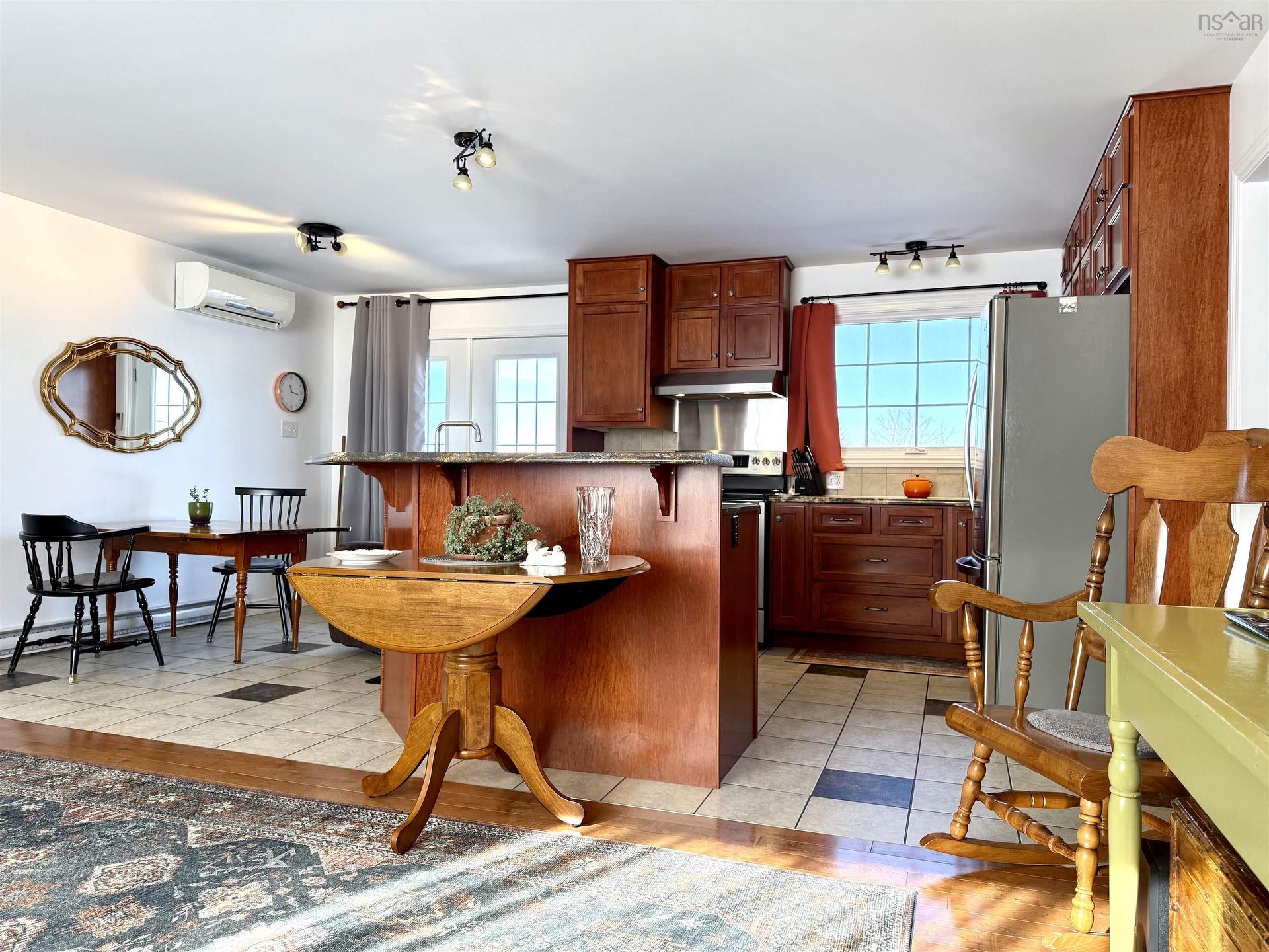 24 Rhodes Avenue, Amherst, NS - Indoor
