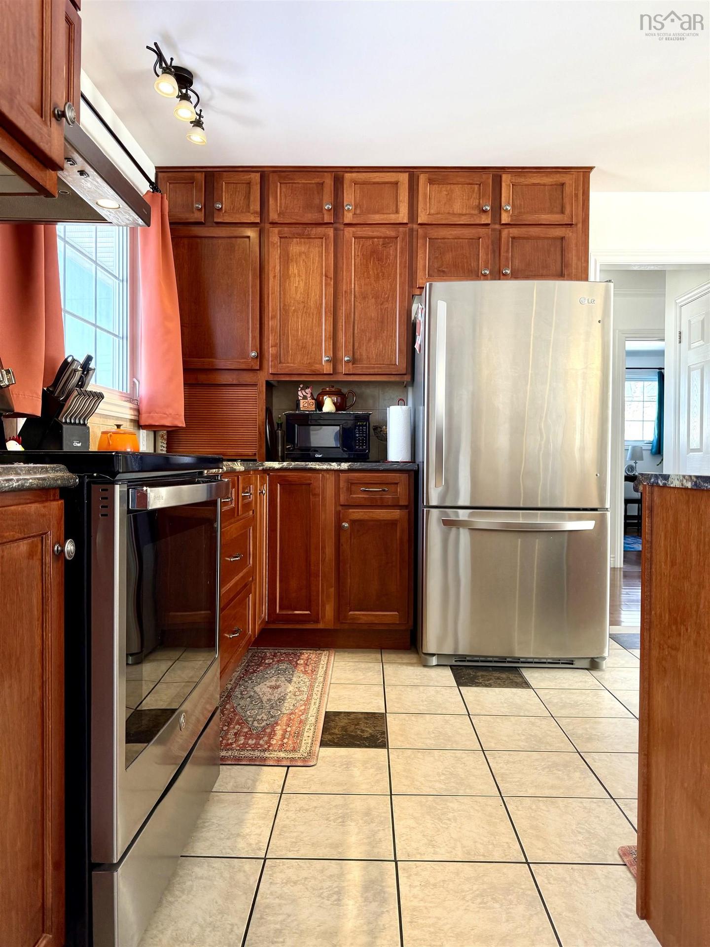 24 Rhodes Avenue, Amherst, NS - Indoor Photo Showing Kitchen