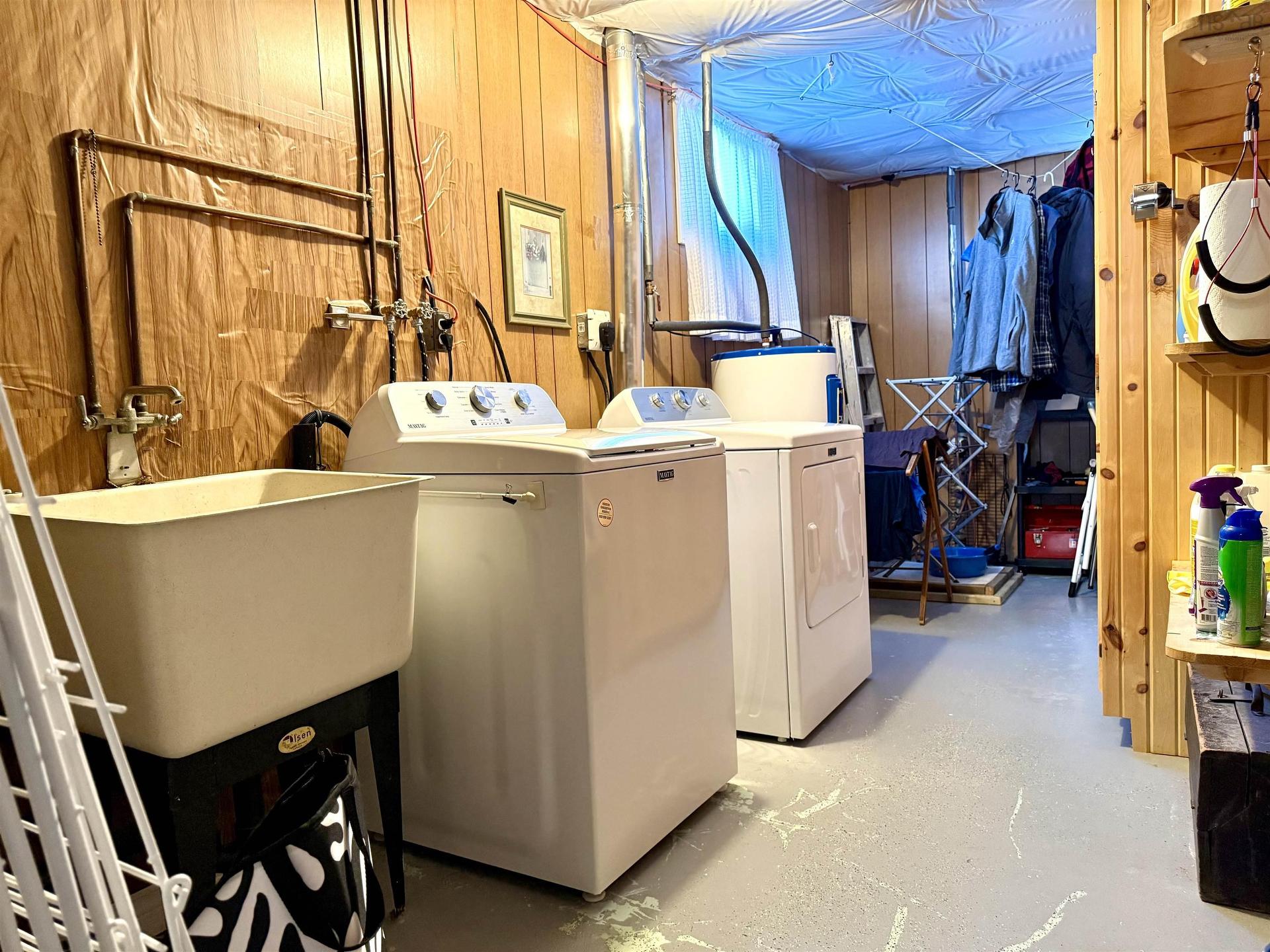 24 Rhodes Avenue, Amherst, NS - Indoor Photo Showing Laundry Room