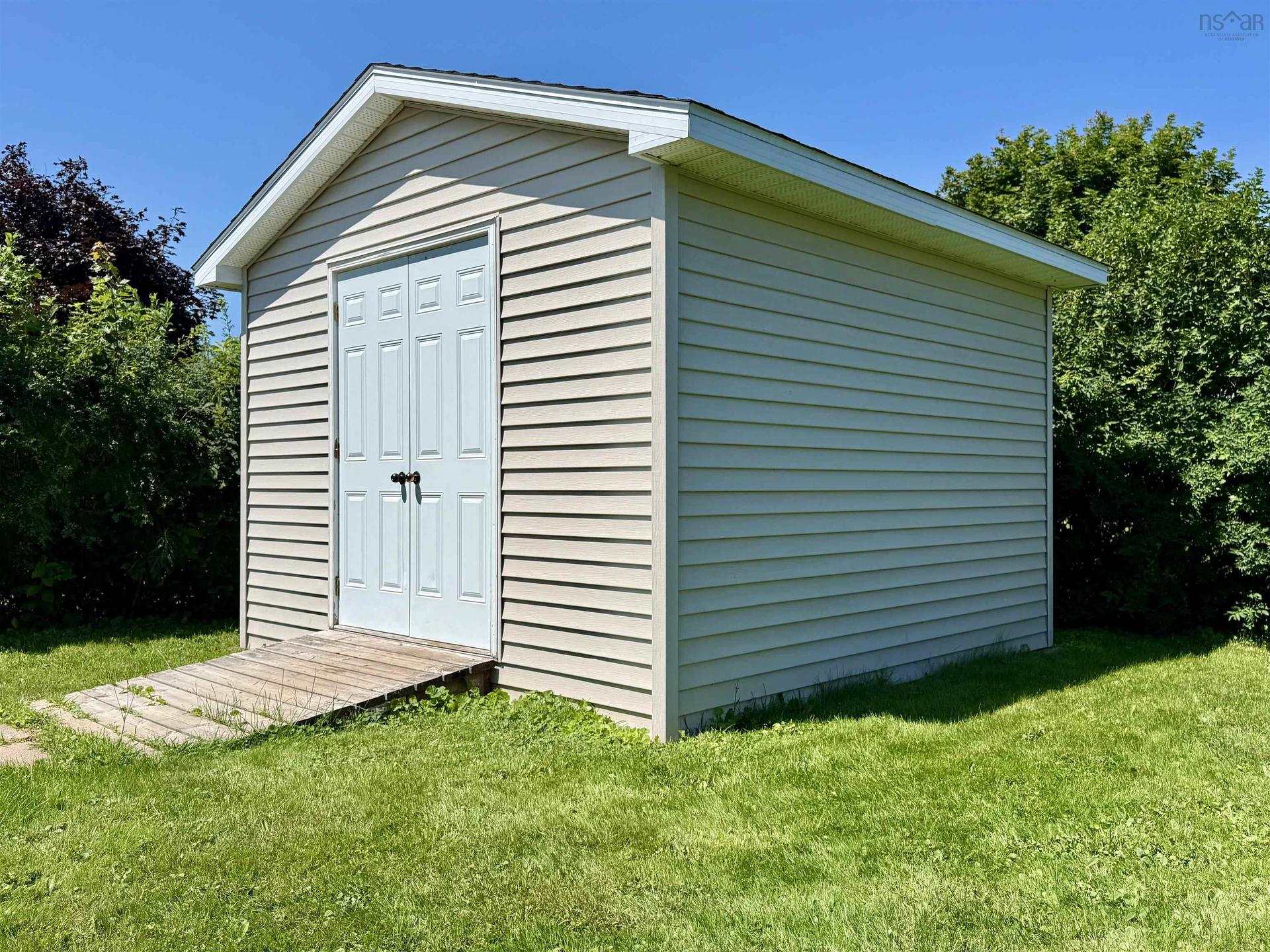24 Rhodes Avenue, Amherst, NS - Outdoor