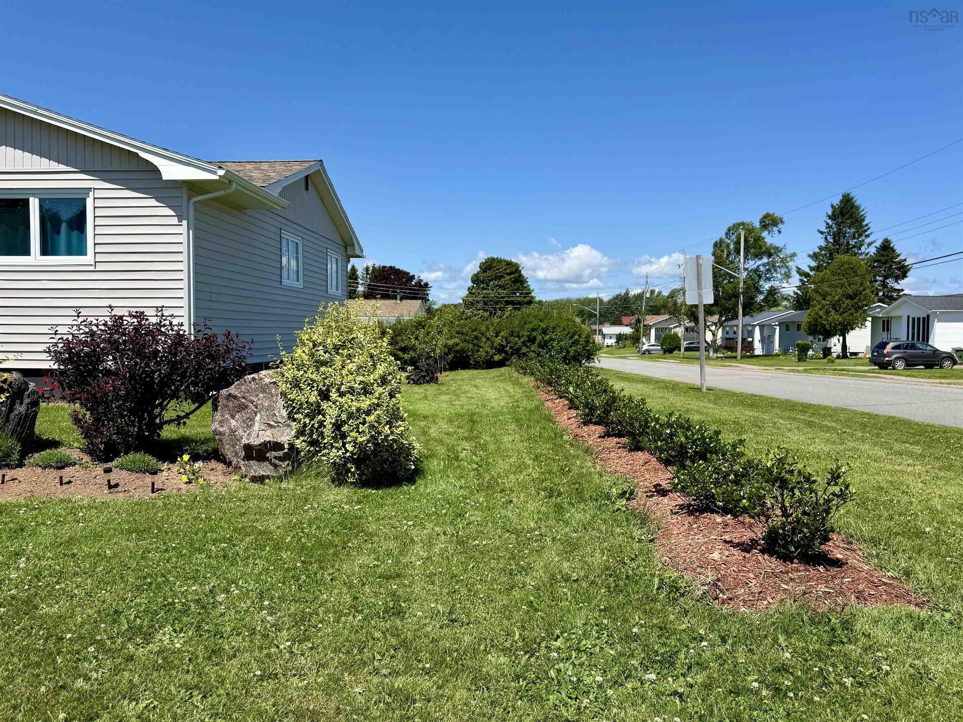 24 Rhodes Avenue, Amherst, NS - Outdoor
